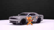 Jada Toys - Tom & Jerry 2015 Dodge Challenger  in scala 1:24 Jada Toys - Tom & Jerry 2015 Dodge Challenger  in scala 1:24
